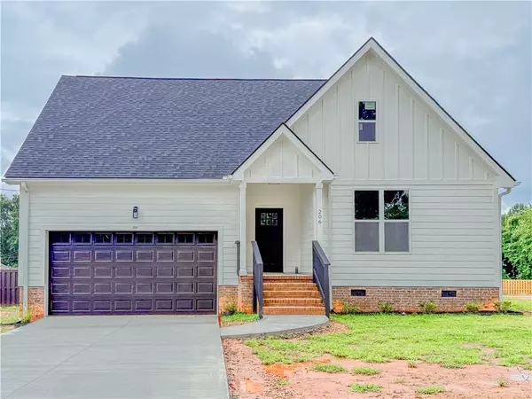 206 Highland AVE, Westminster, SC 29693