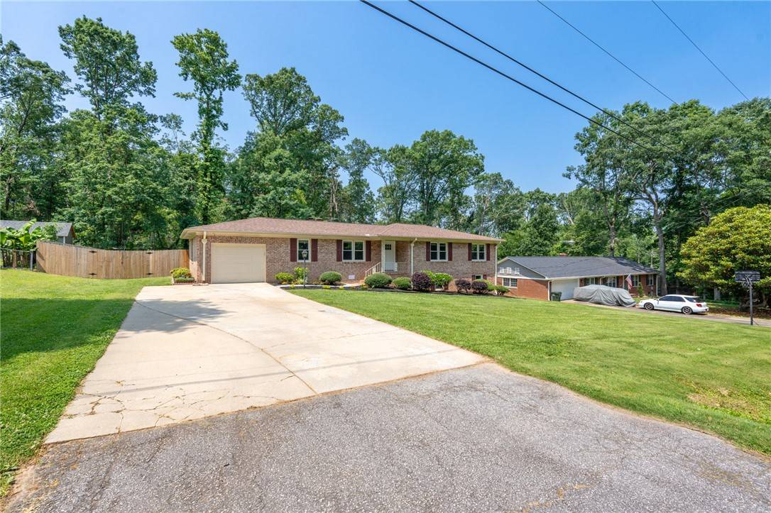 Taylors, SC 29687,8 Ravensworth RD