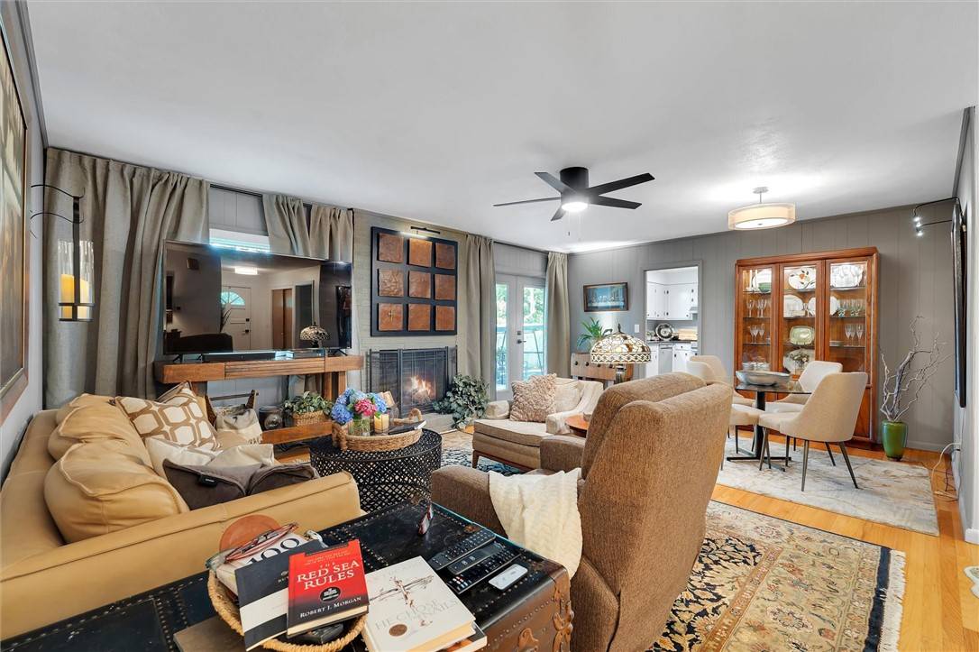 Seneca, SC 29672,1111 Briarwood DR