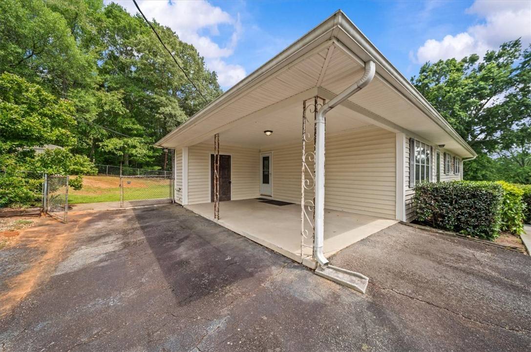 West Union, SC 29696,100 Colonial CT