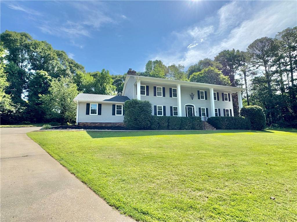 Easley, SC 29640,102 Buckingham CT