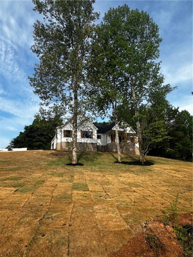 304 Stardust LN, Seneca, SC 29672