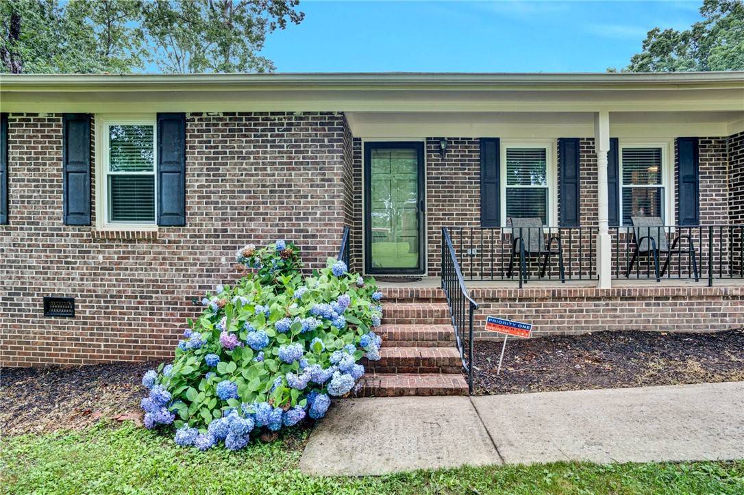 Easley, SC 29642,125 White Oak DR