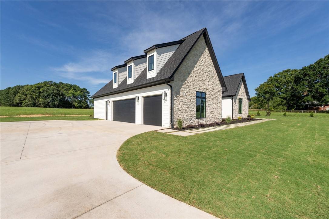 Pelzer, SC 29669,742 Garrison RD