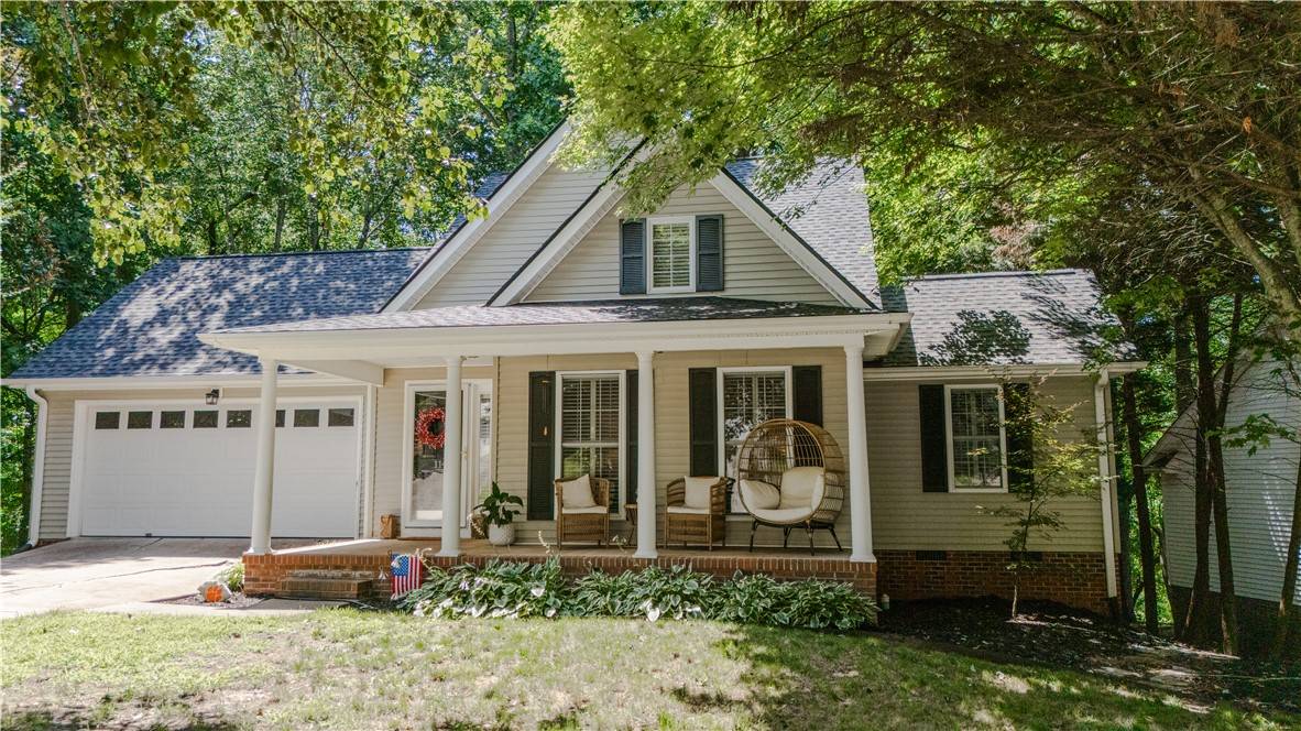 114 Grand Oak CIR, Pendleton, SC 29670