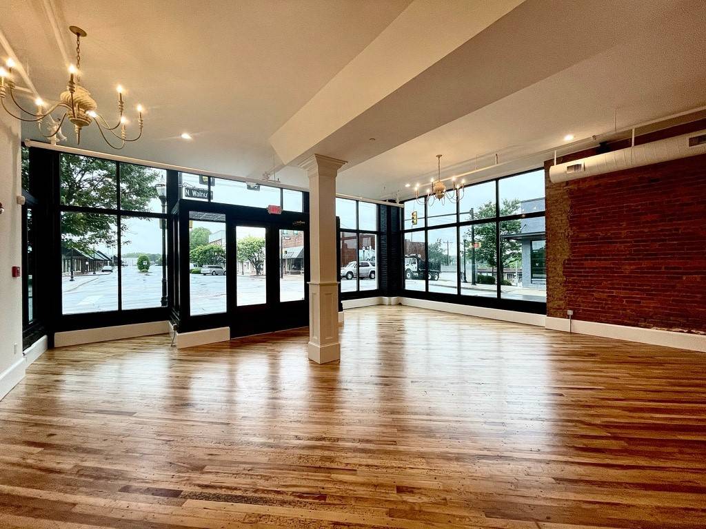 Seneca, SC 29678,114 N Walnut ST