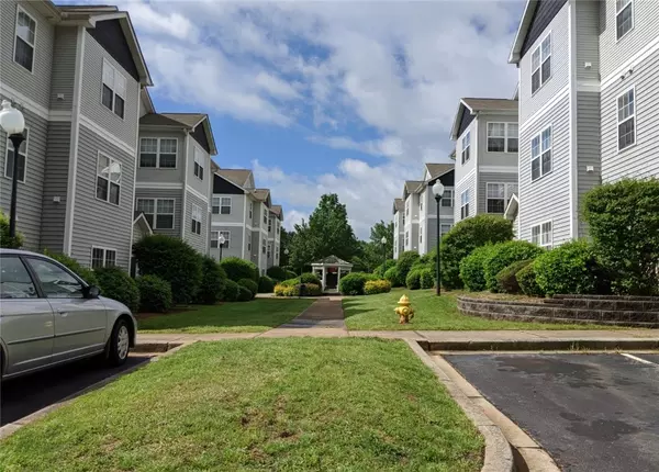 Central, SC 29630,190 University Village DR #G