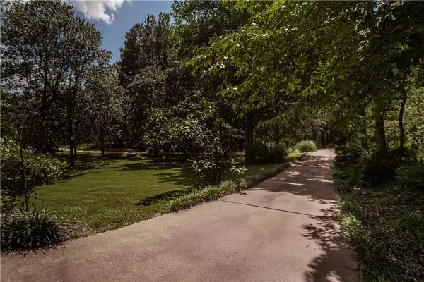 Seneca, SC 29678,421 E Westbrooks RD