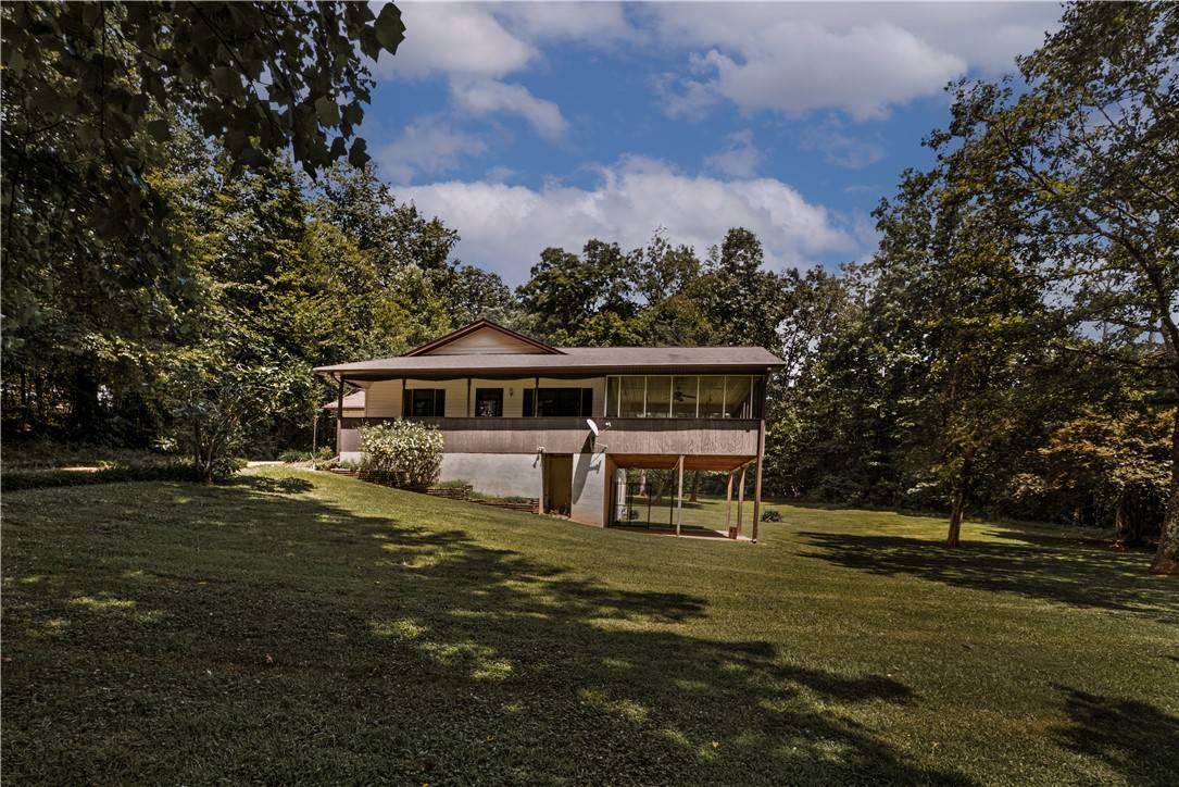 Seneca, SC 29678,421 E Westbrooks RD