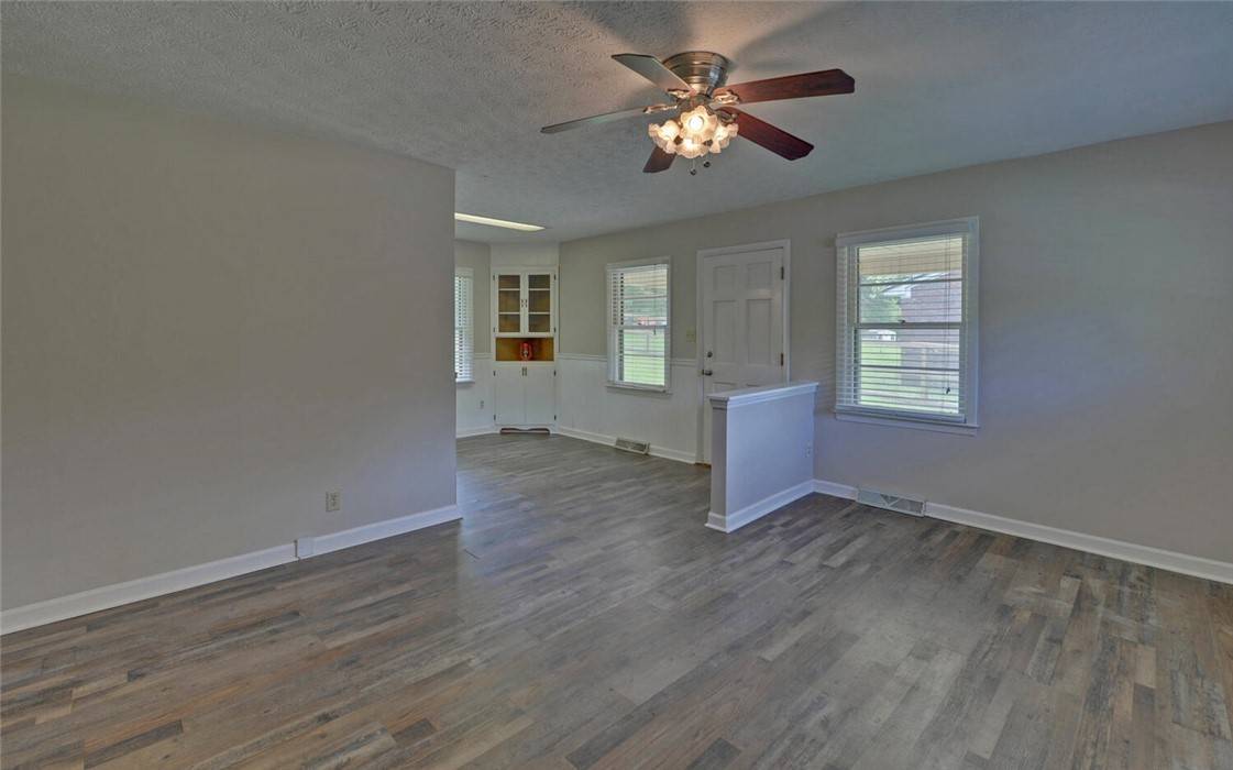 Hartwell, GA 30643,37 Cunningham Dr DR