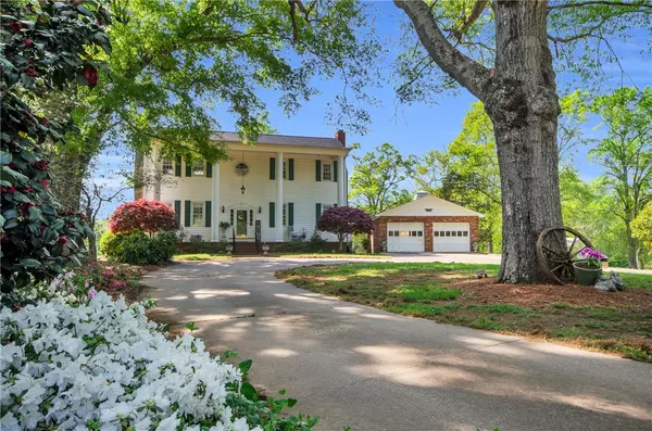Simpsonville, SC 29680,649 Oaklawn RD