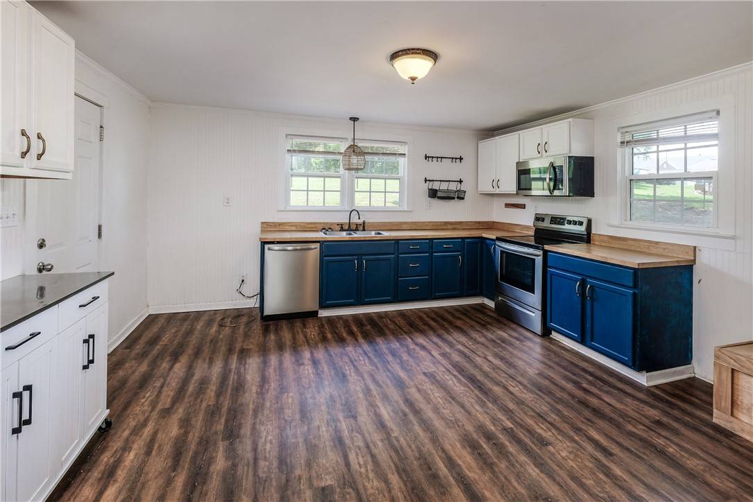 Pelzer, SC 29669,24 Burts ST