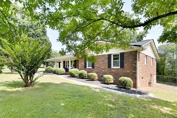 Easley, SC 29640,215 Ridgecrest DR