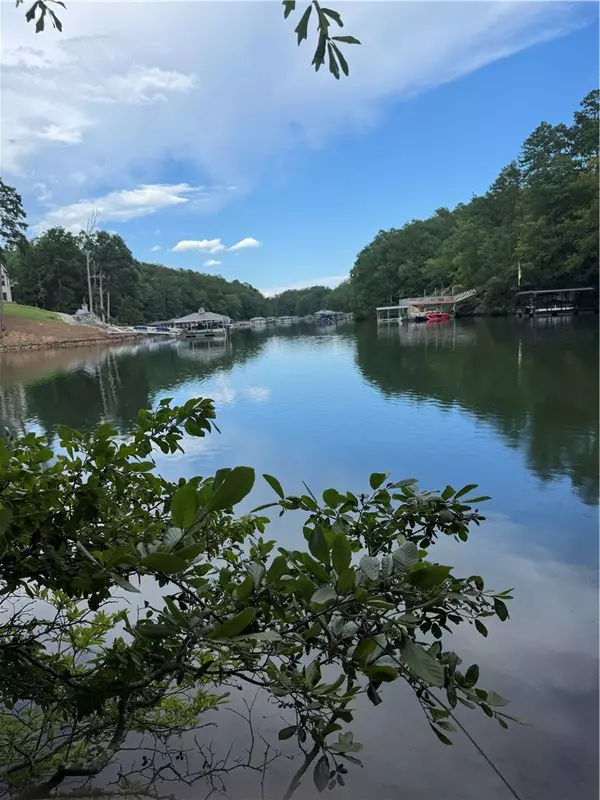 Seneca, SC 29672,216 Harbor Point RD