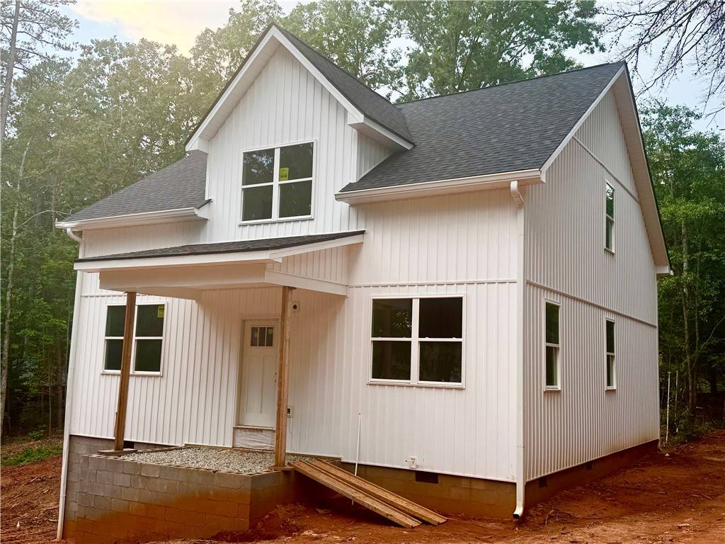 106 Summersweet LN, Seneca, SC 29672