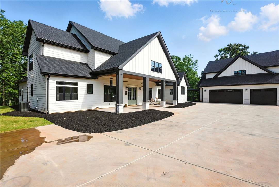 Seneca, SC 29678,581 Paramount DR