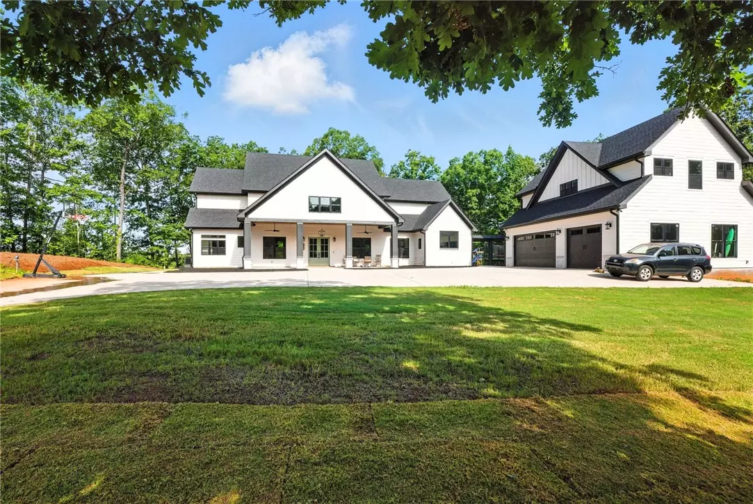 Seneca, SC 29678,581 Paramount DR