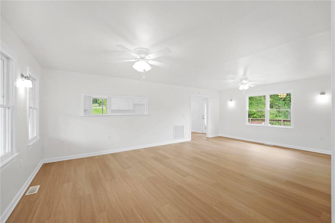 Easley, SC 29640,100 Georges Knoll