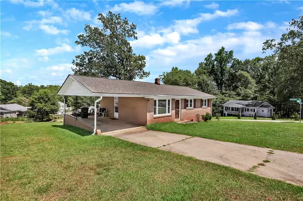 Seneca, SC 29678,704 W Grady ST