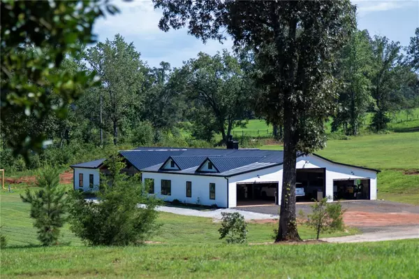 Seneca, SC 29672,411 Sweetwater Club DR