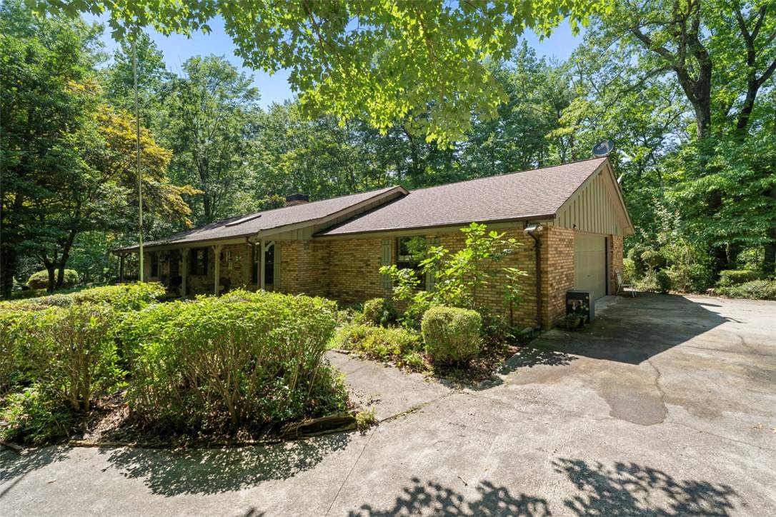 130 Mountain Rest Lake RD, Mountain Rest, SC 29664