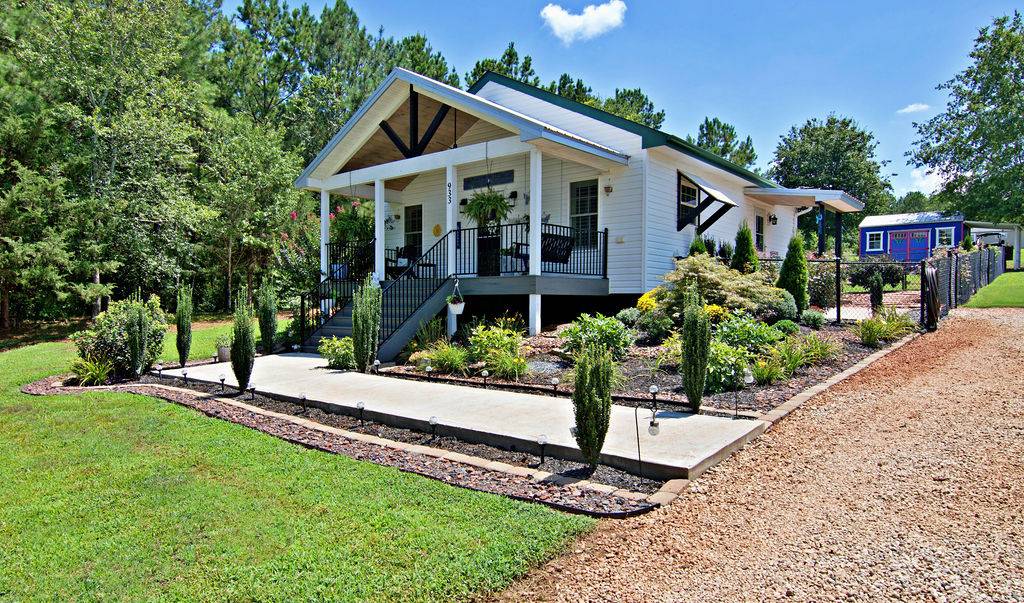 933 Dogwood LN, Townville, SC 29689