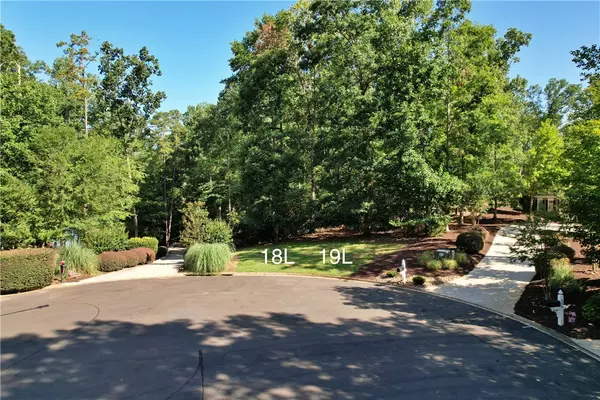 Seneca, SC 29678,509 Greystoke CV #19L