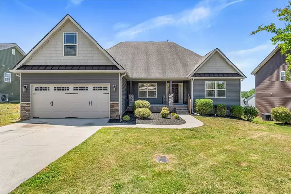 122 Corinth DR, Piedmont, SC 29673