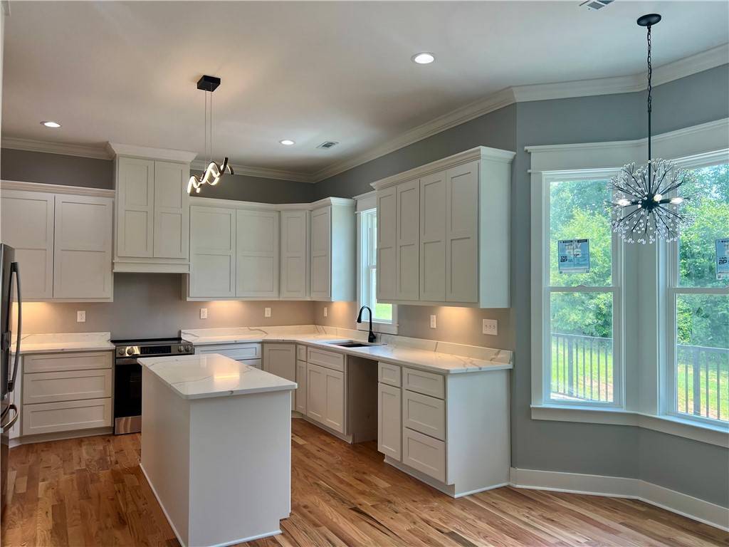 Seneca, SC 29678,506 Horseshoe DR