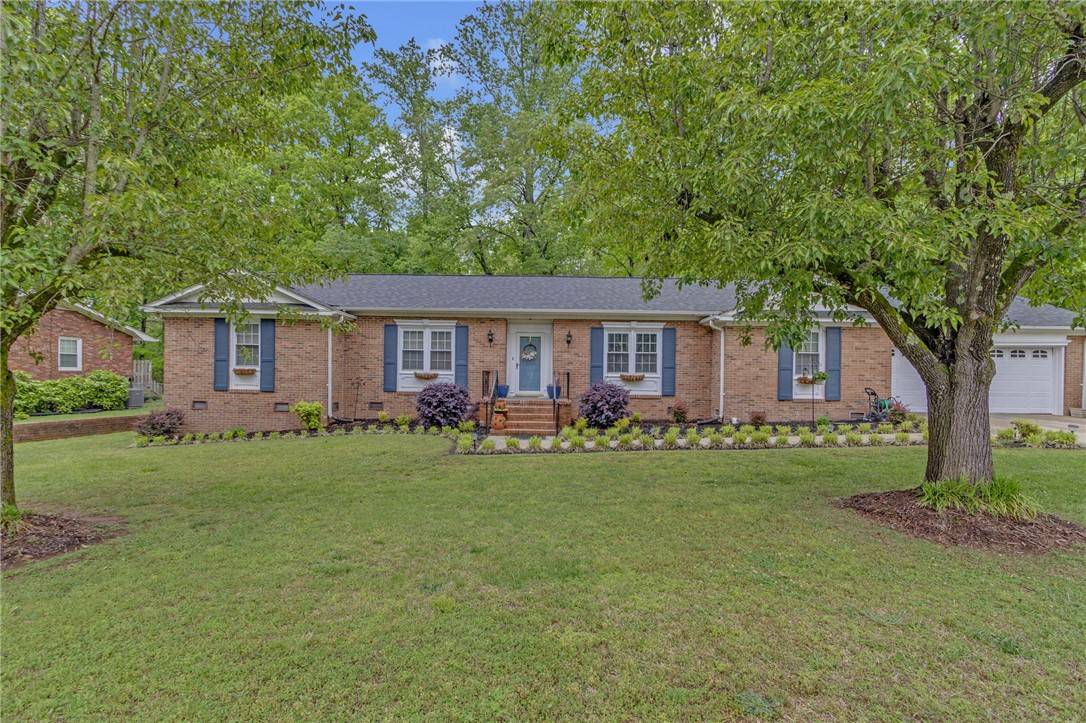303 Asbury CIR, Easley, SC 29640