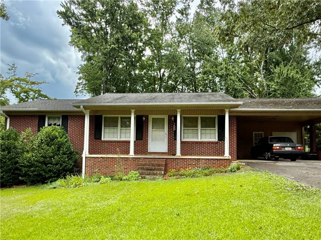 700 Tanglewood DR, Seneca, SC 29672