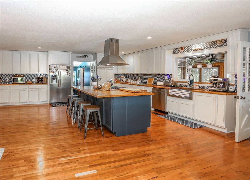 Walhalla, SC 29691,731 Christmas Tree LN