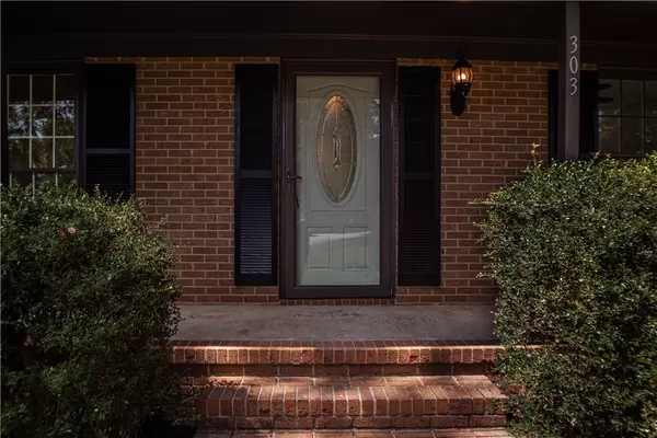 Easley, SC 29642,303 Robinall DR