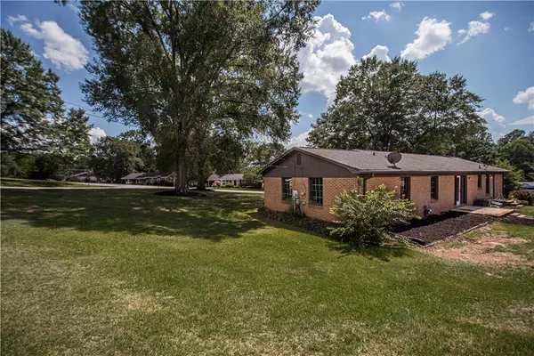 Easley, SC 29642,303 Robinall DR