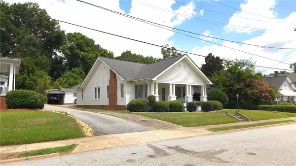 Abbeville, SC 29620,102 Wardlaw ST