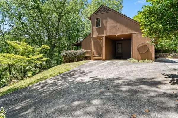 Walhalla, SC 29691,203 Tulip DR