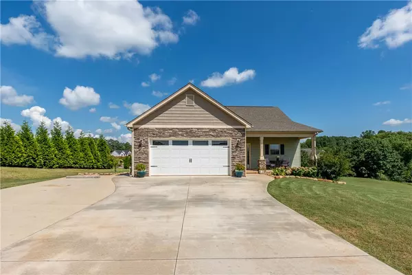 1907 Queen DR, Walhalla, SC 29691