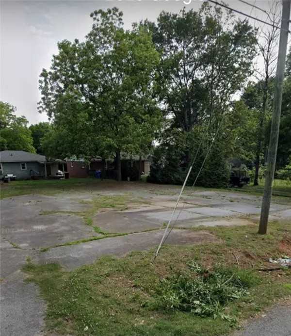 906 Williams ST, Seneca, SC 29678