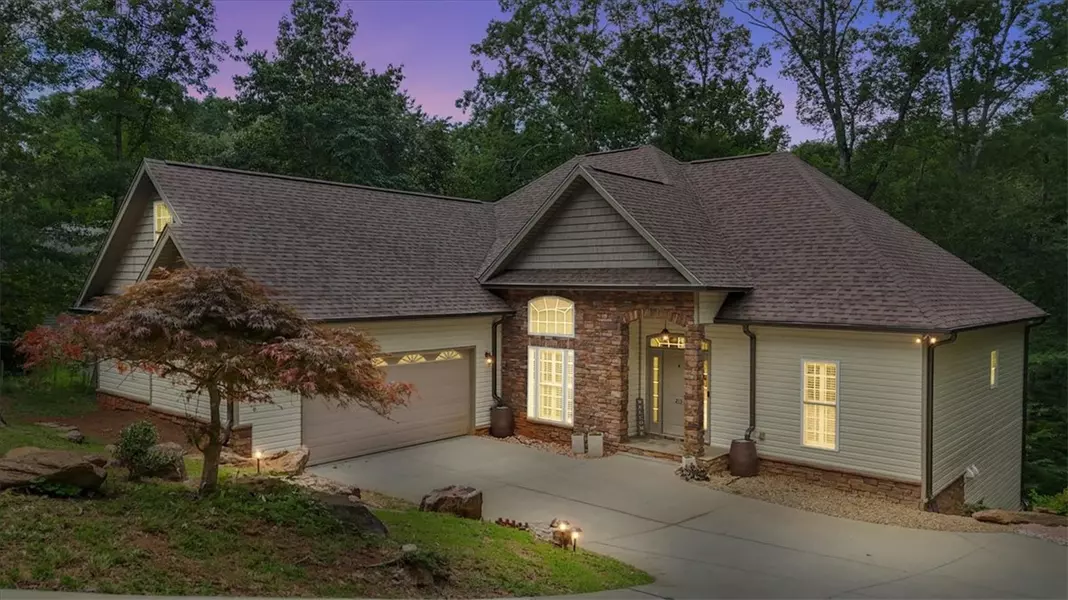 213 Redbud BND, Seneca, SC 29678
