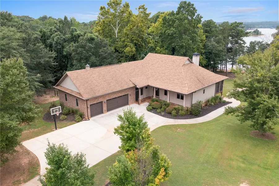 1845 N Forest AVE, Hartwell, GA 30643