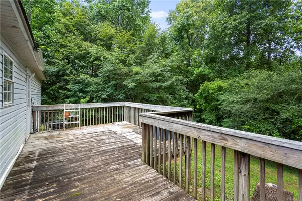 Seneca, SC 29678,519 Singing Pines RD