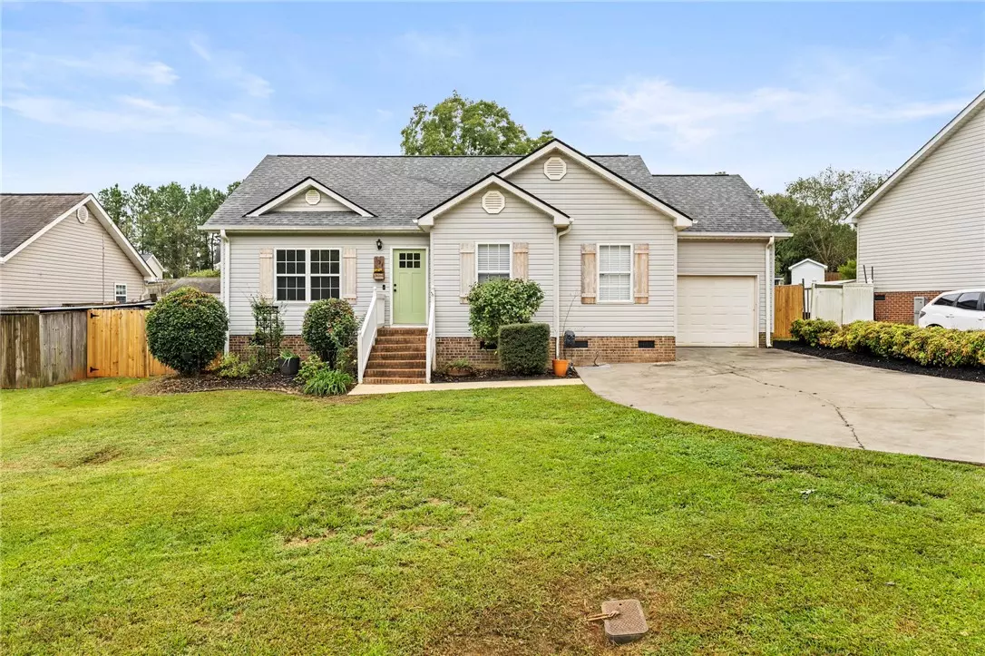 Easley, SC 29642,104 Brown DR