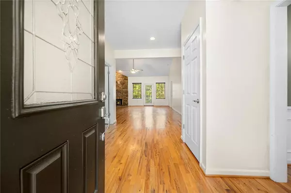 Seneca, SC 29678,307 Willowbrook LN