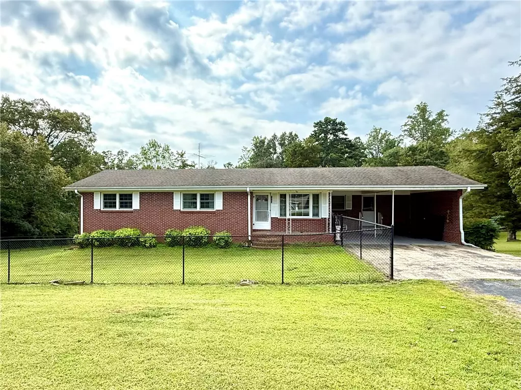 Seneca, SC 29678,1006 Kaye ST