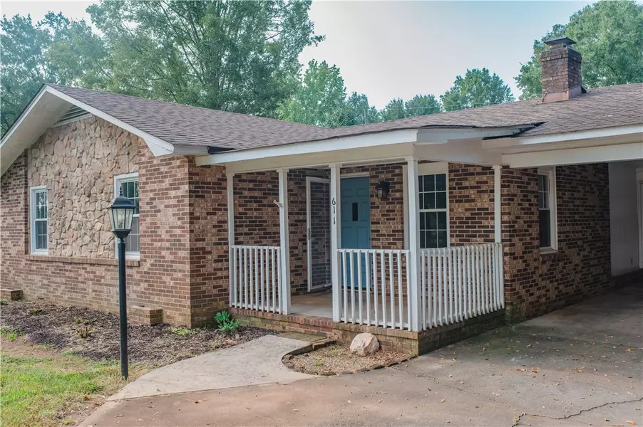 611 Foster RD, Williamston, SC 29697