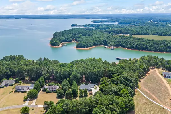 Hartwell, GA 30643,63 Lake Point LN