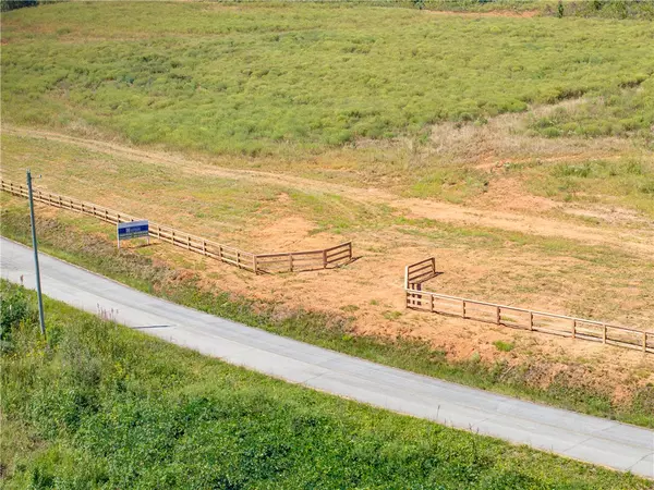 Easley, SC 29640,02 Hood RD