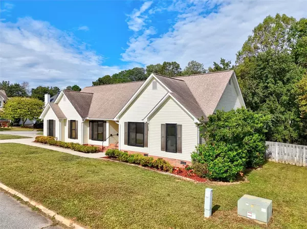 6 W Fairgate CT, Simpsonville, SC 29680