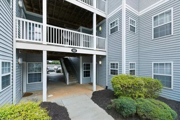Central, SC 29630,102 University Village UNIT B DR