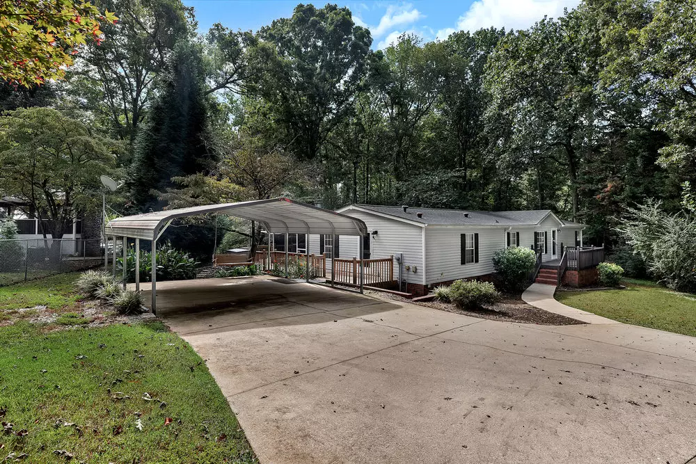 Seneca, SC 29678,604 Dusty Trail DR